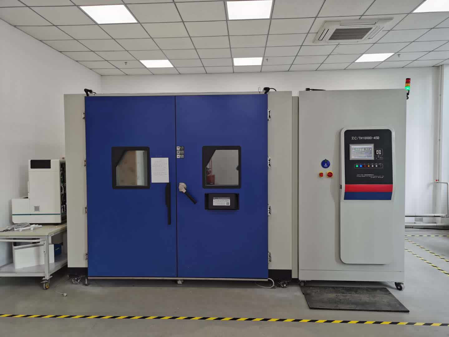 1606443138164560.jpg 步入式老化实验室.jpg